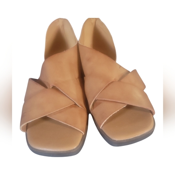 Frye And Co. Women's Tan Tulia Faux Leather Criss Cross Sandals Sz 8M - Picture 7 of 8